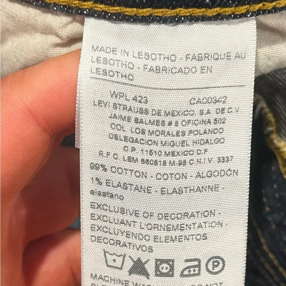 Levis Signature Straight Jeans Mid Rise Whisker Denim Dark Wash Blue Size 30x30